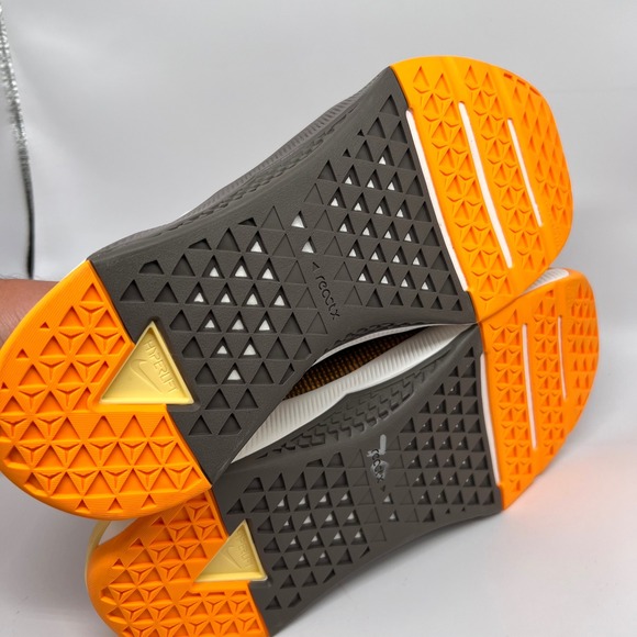 Athletic_Shoes